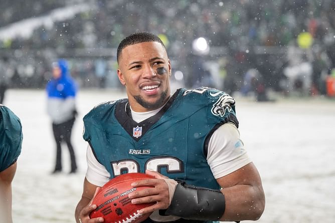 Bijan Robinson makes feelings known on Saquon Barkley's impact on RB market after Eagles star's electrifying game vs. Rams