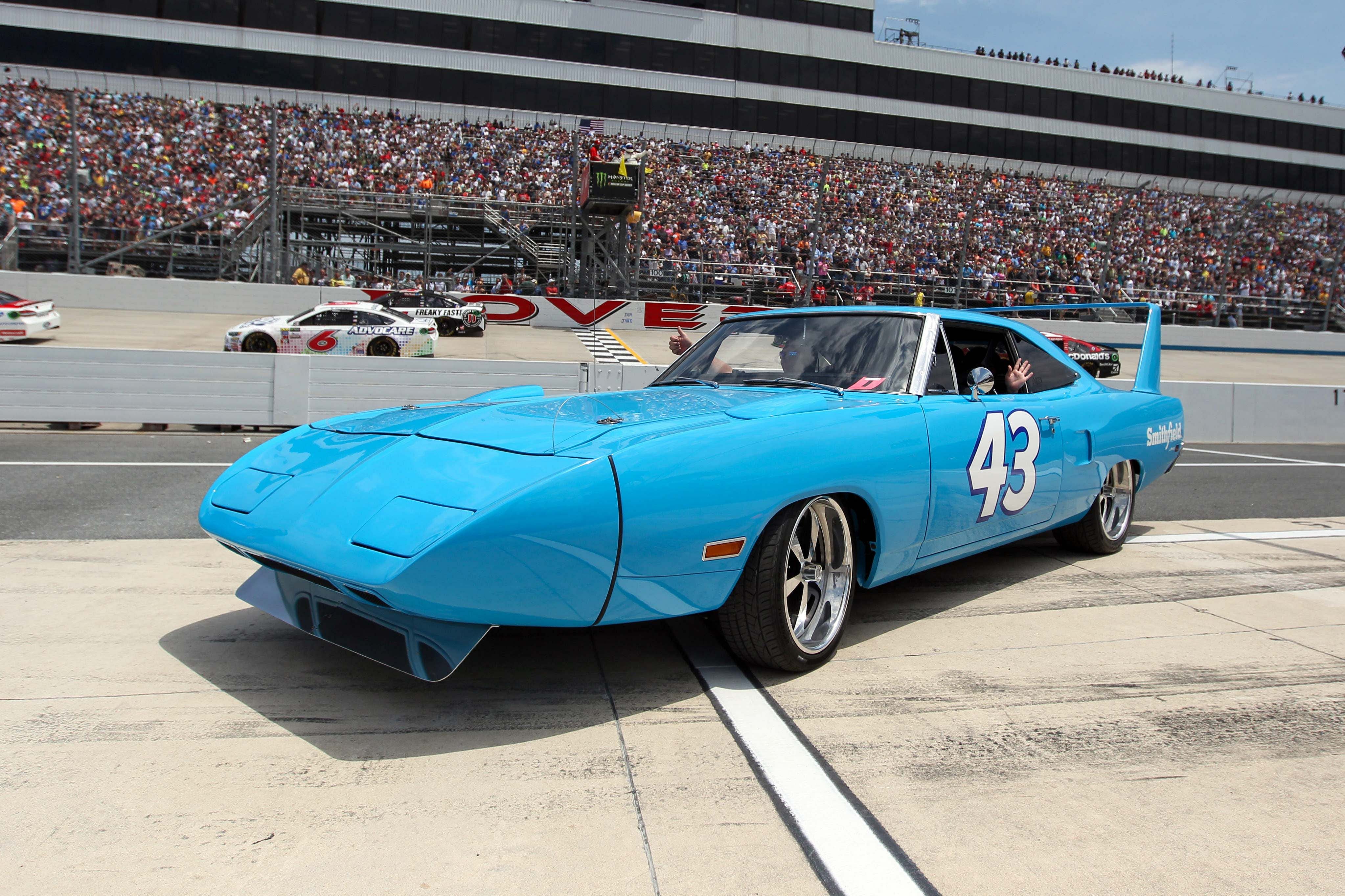 Richard Petty drove the No. 43 Plymouth Superbird tribute car at Dover in 2017 - Source: Imagn