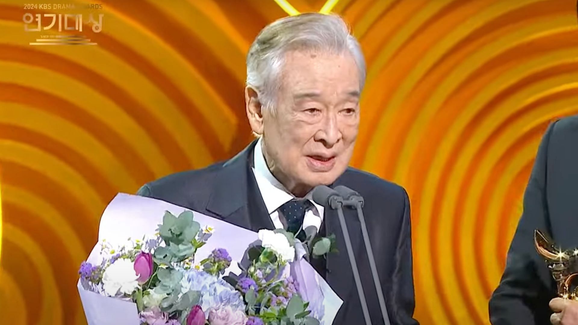 Veteran actor Lee Soon-jae wins Daesang at 2024 KBS Drama Awards. (Image via YouTube/KBS Drama)