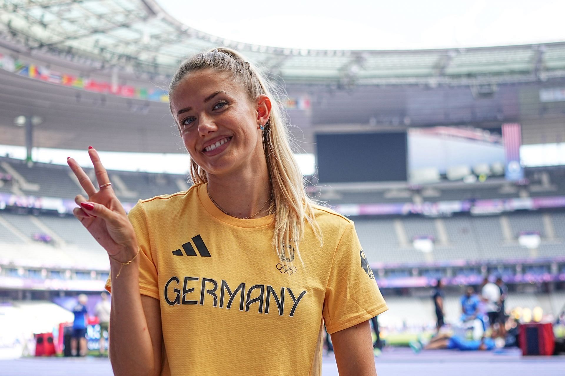 Alica Schmidt posing mid-competition at the Paris Olympics 2024 - (Source: Getty)