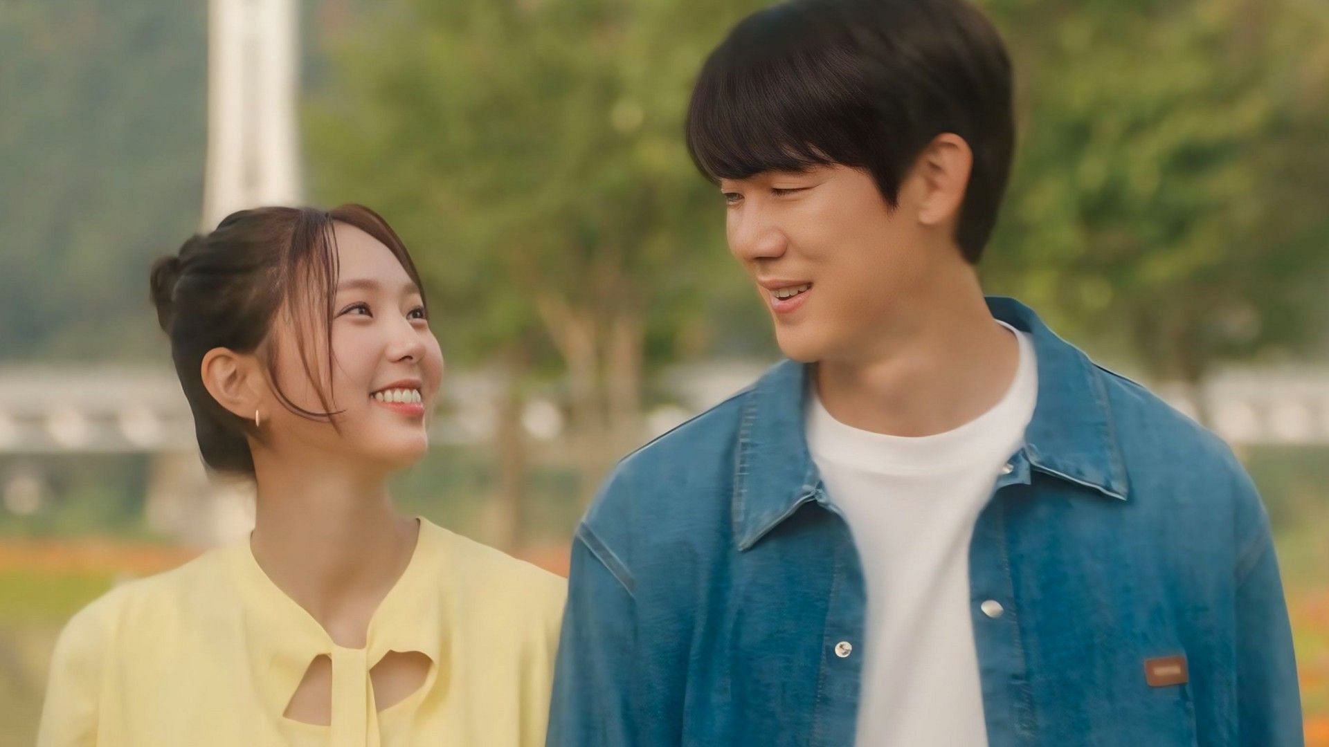 Yoo Yeon-seok and Chae Soo-bin in When the Phone Rings (Image via Netflix)