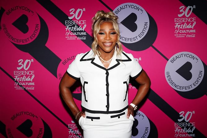 WATCH: Serena Williams stuns with unrealistic athleticism to ring in new year