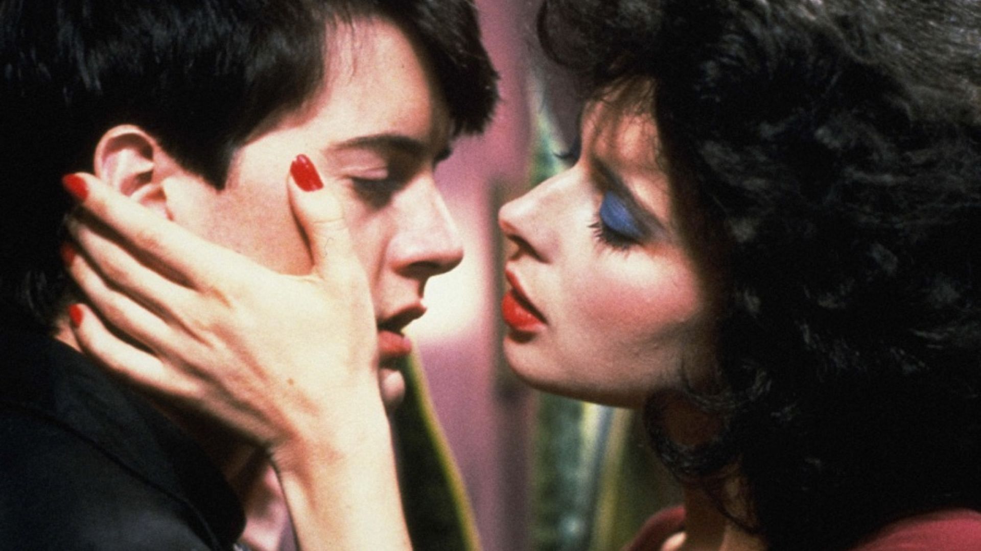 Why was Blue Velvet banned in certain regions at the time of its release? Explained