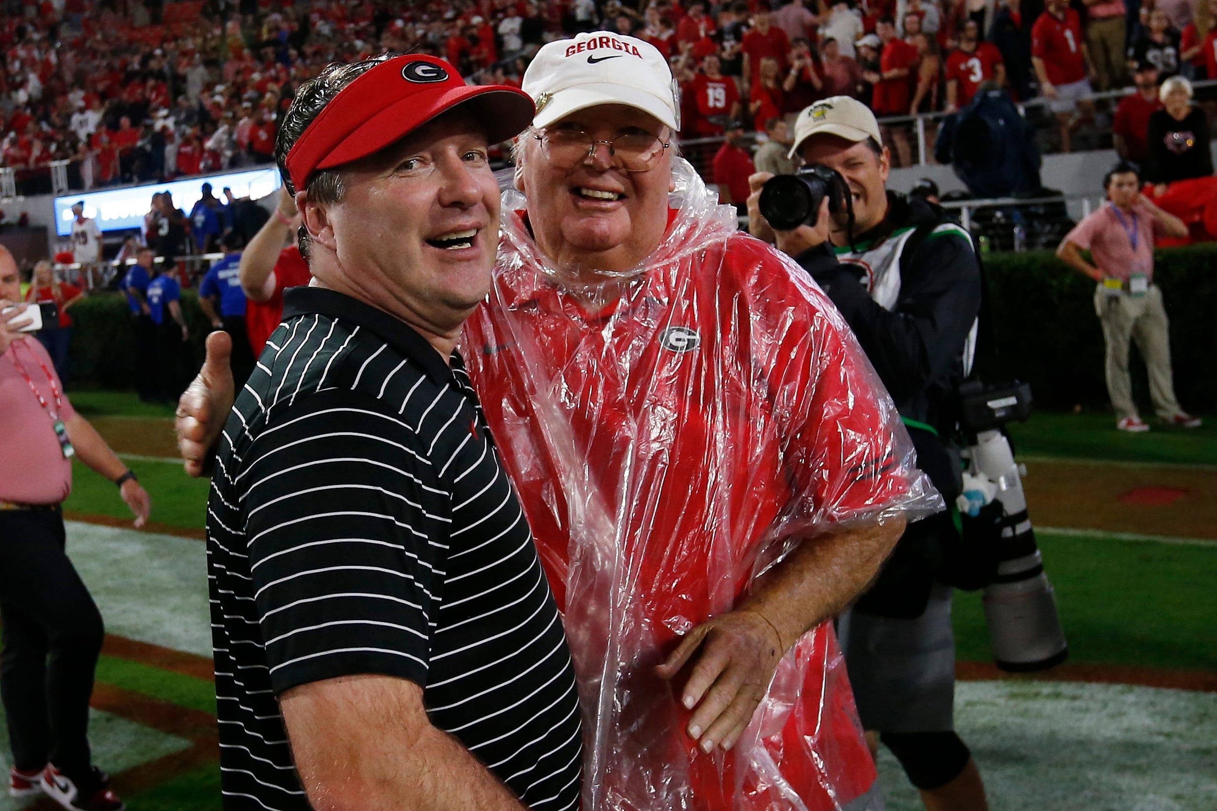 Kirby Smart (L) with his late father Sonny Smart. (Credits: IMAGN)