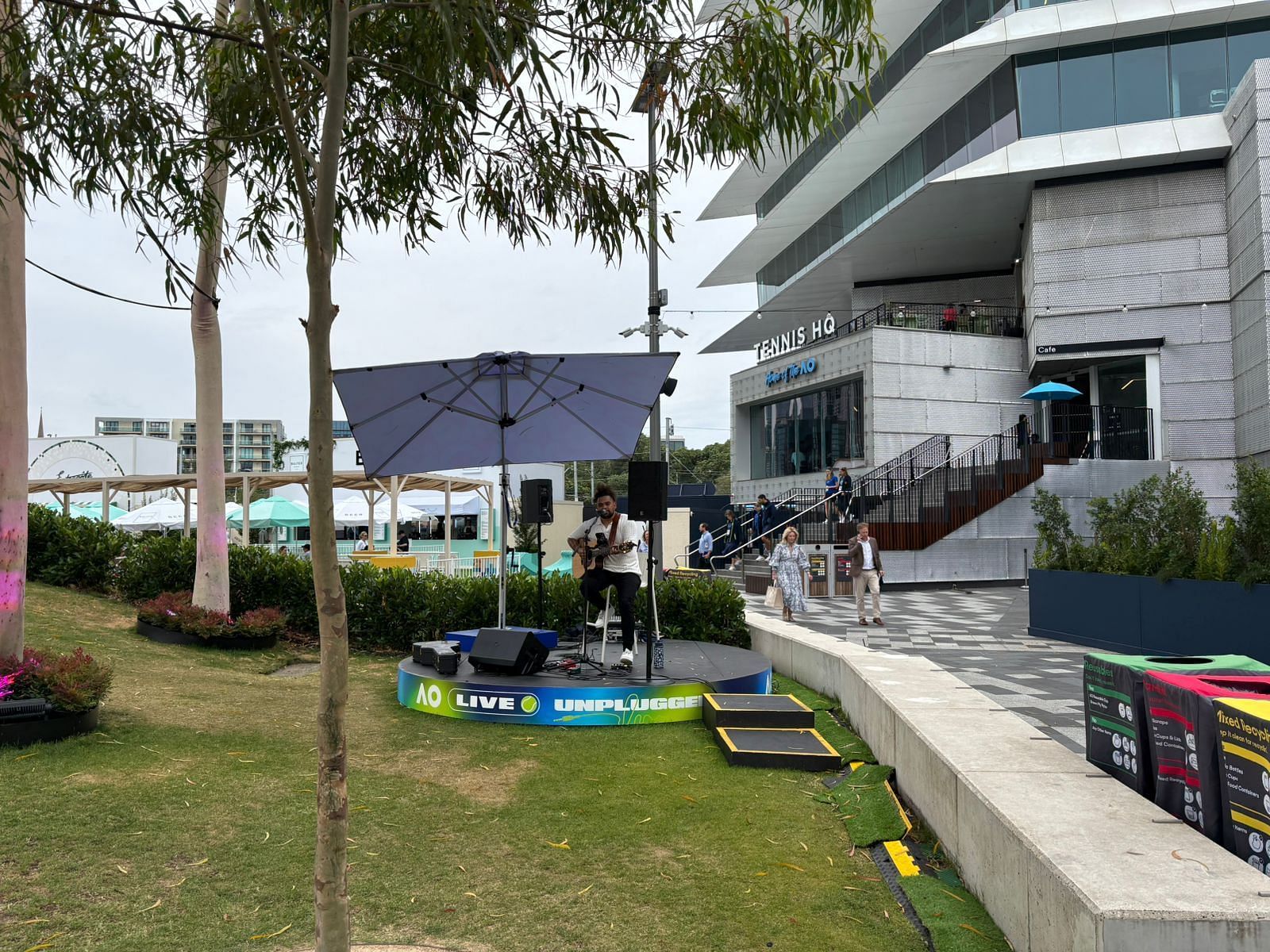 In Picture: A guitarist at Melbourne Park