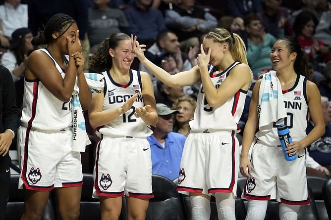 Geno Auriemma makes his feelings clear on Sarah Strong and Paige Bueckers shortly before ending Creighton's unbeaten season