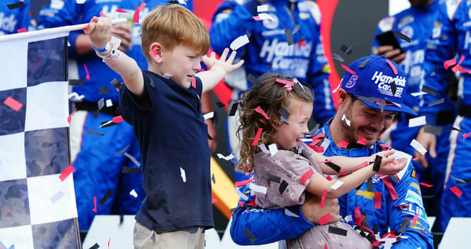 WATCH: Kyle Larson’s daughter Audrey celebrates dad’s impressive win with confetti