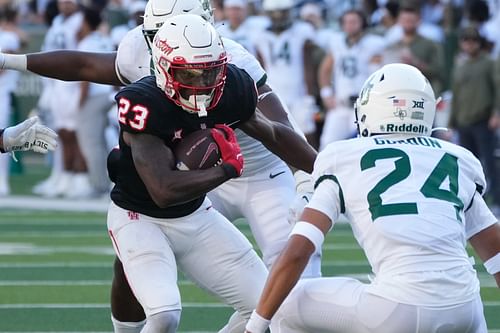 Corey Gordon, here preparing to make a tackle, has elected to transfer to Louisville. (Photo Credit: IMAGN)