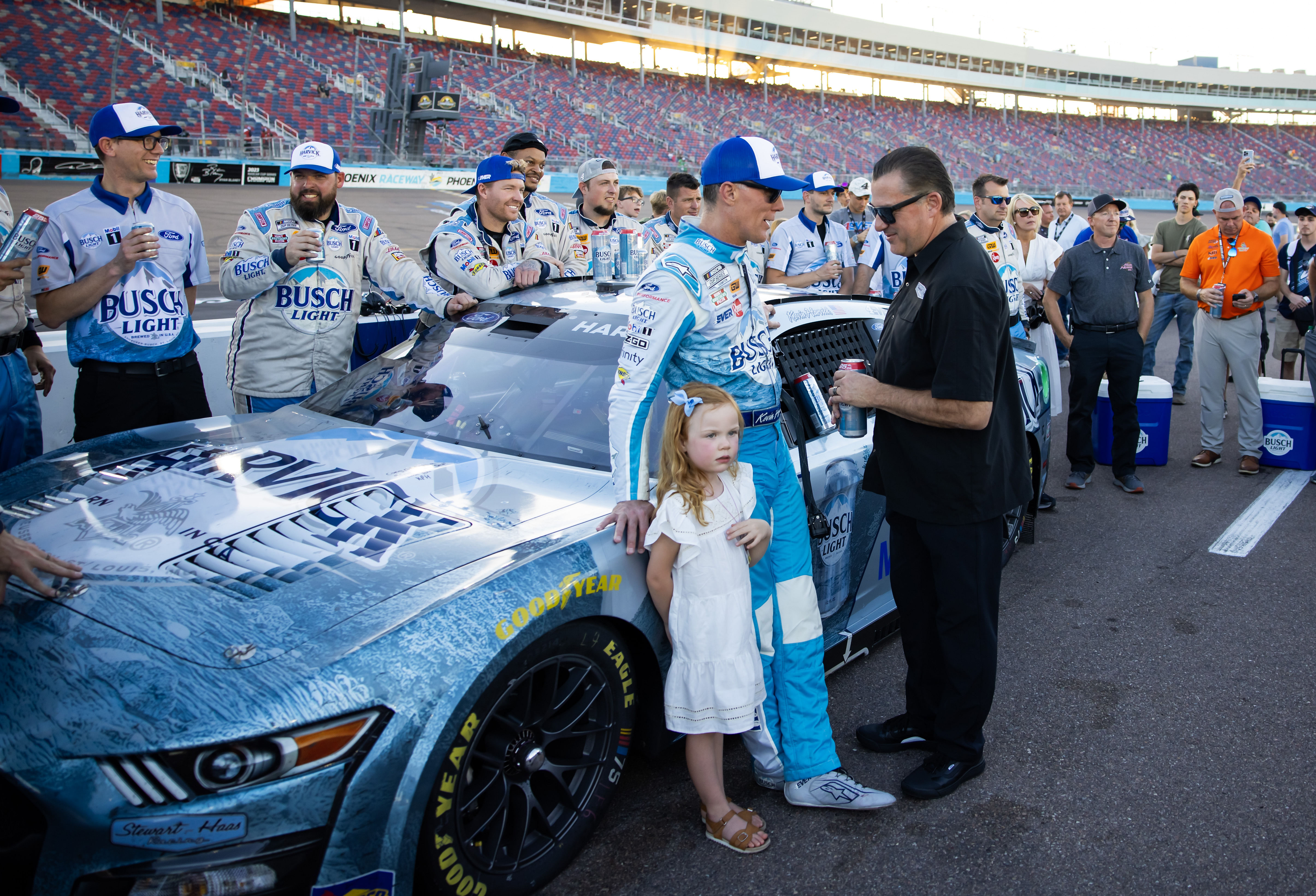 NASCAR Cup Series driver Kevin Harvick (left) talks with team owner Tony Stewart - Source: Imagn Images