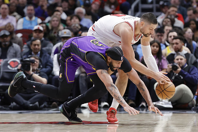 NBA trade rumors: Lakers won't move $17,000,000 forward crucial to acquiring Anthony Davis' backup who shoots 42.3% from 3