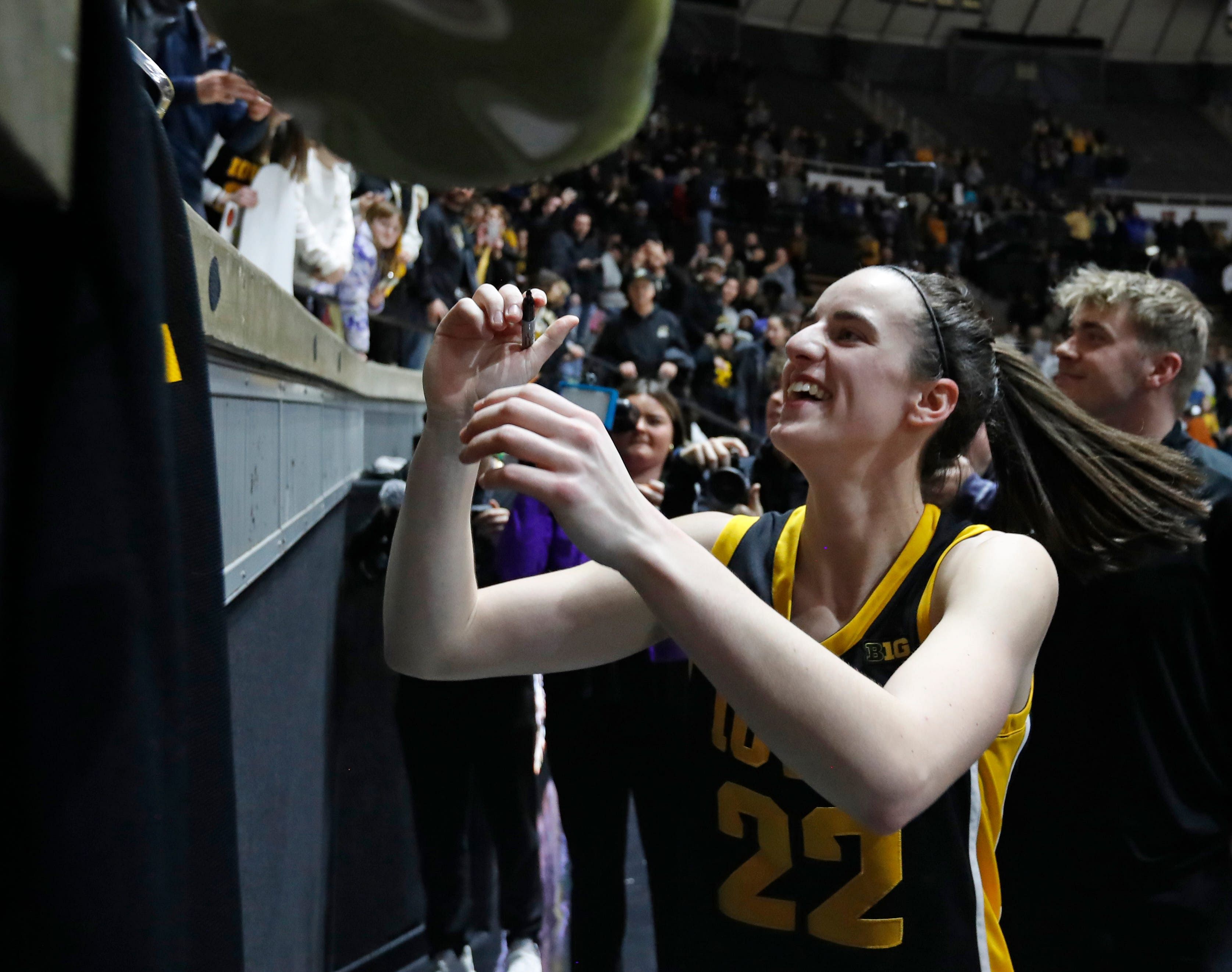 Iowa Hawkeyes guard Caitlin Clark (#22) signs autographs after the game against the Purdue Boilermakers on Jan. 10, 2024, at Mackey Arena in West Lafayette, Indiana. Photo: Imagn