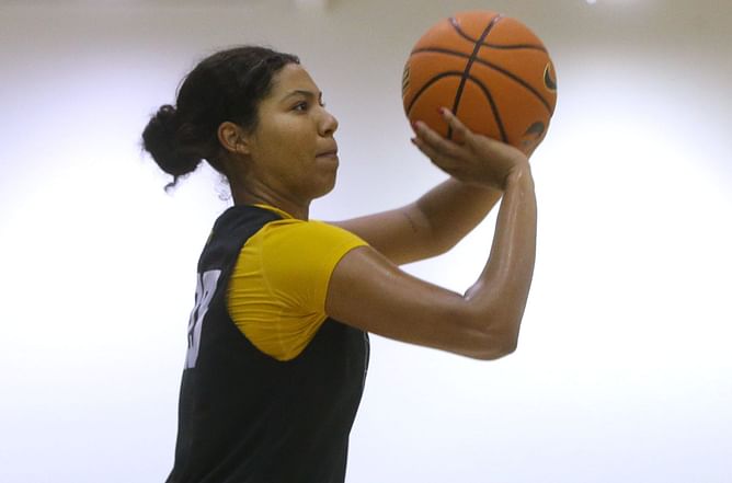 PIC: Iowa’s Jada Gyamfi shows off “new ink” in latest snap on IG