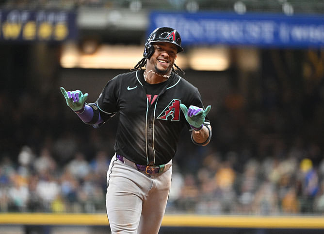 Ketel Marte shares adorable picture holding nephew close