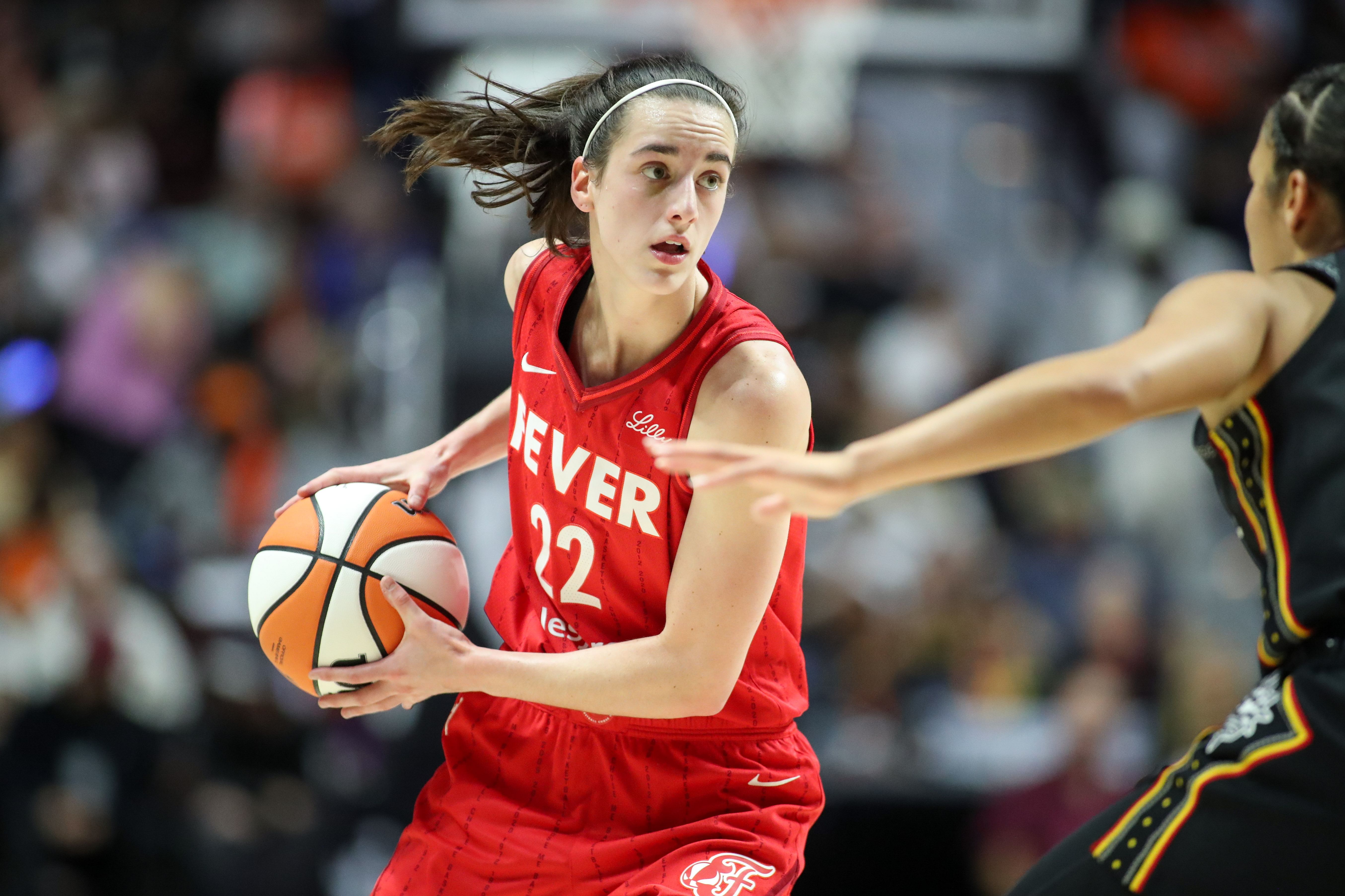 Indiana Fever guard Caitlin Clark possesses the ball against the Connecticut Sun during the 2024 WNBA Playoffs at Mohegan Sun Arena. (Credits: IMAGN)