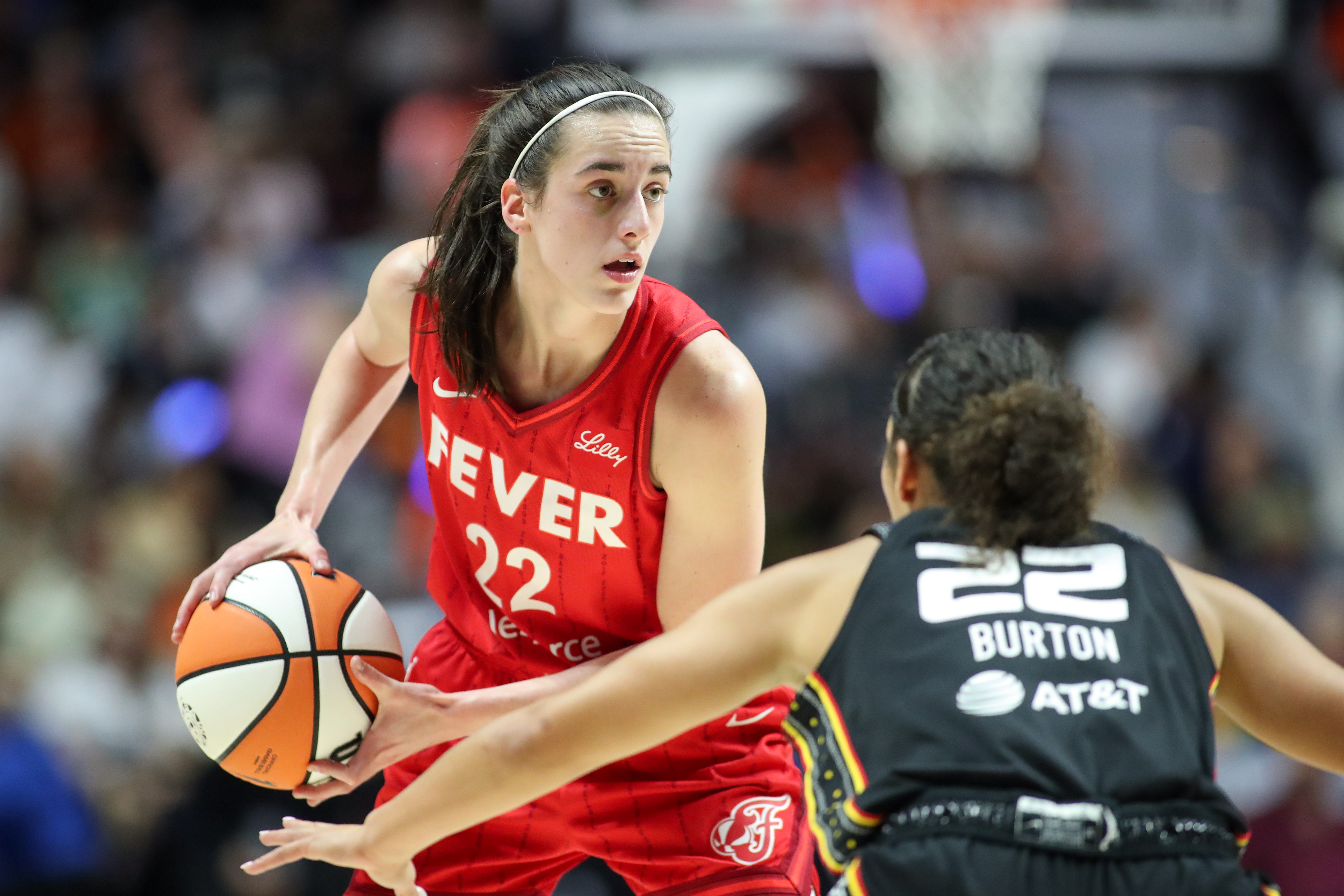 Indiana Fever guard Caitlin Clark (#22) handles the ball during the first half against the Connecticut Sun during Game Two of the first round of the 2024 WNBA Playoffs at Mohegan Sun Arena. (Credits: IMAGN)