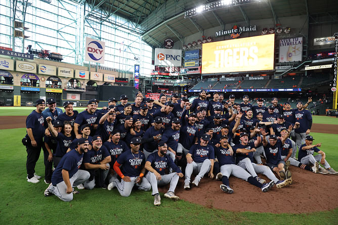 Astros' Jose Altuve, Jeremy Pena, Josh Hader & teammates spread smiles during heartfelt fan interactions at Daikin Park