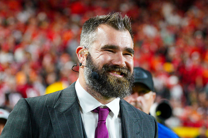 Jason Kelce drops 5-word NSFW reaction to Jalen Hurts' viral smoking cigar photo after Eagles' NFCCG win
