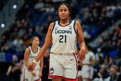 Allison Feaster reserves special 2-word praise for daughter and UConn star Sarah Strong's latest honor