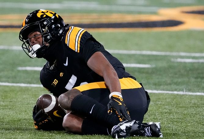 "That's a terrible solution" "We looking at you Lane": Fans go wild at new NCAA rule for fake injuries