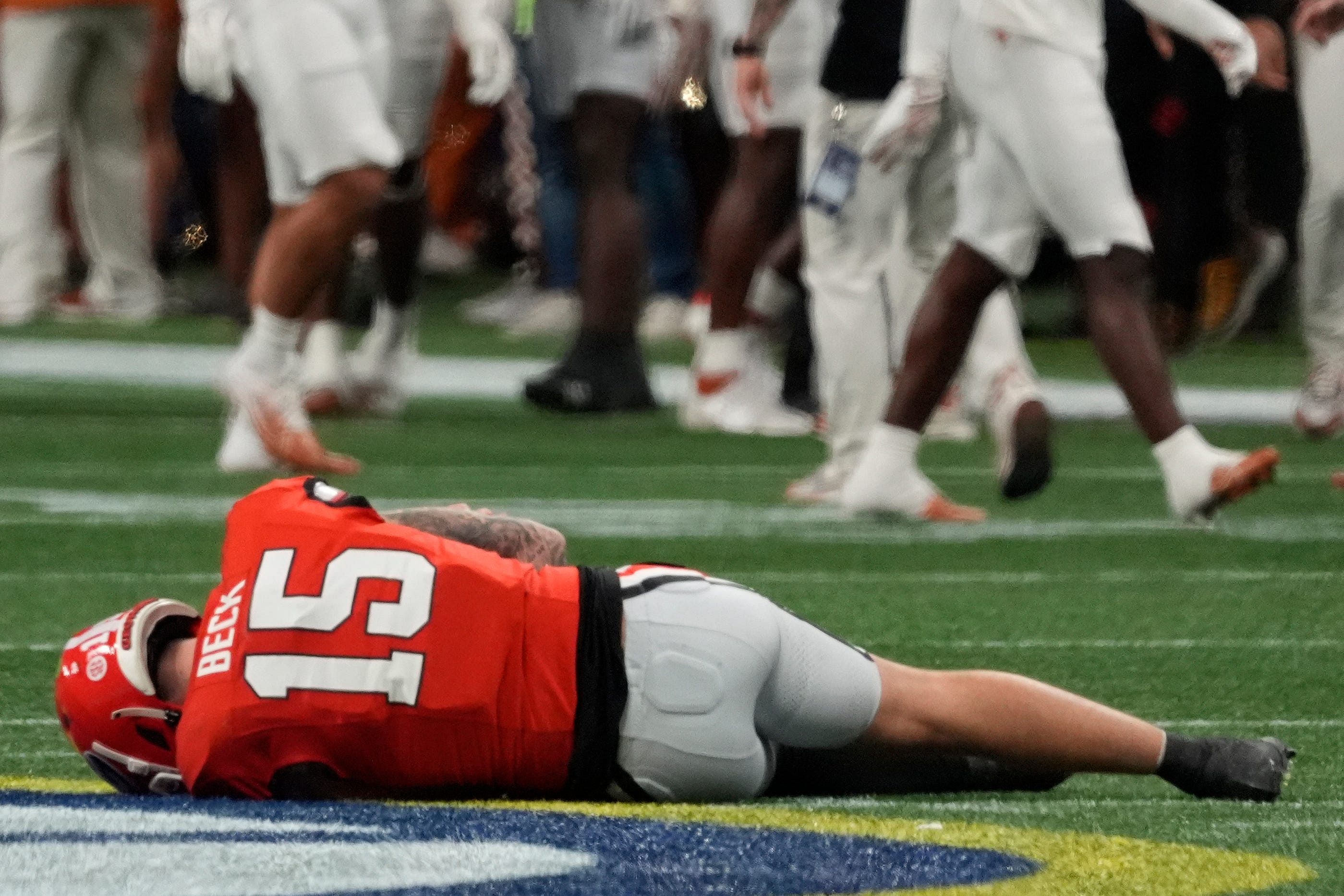 Georgia Bulldogs QB Carson Beck injured his right elbow in the SEC title game vs. Texas - Source: Imagn