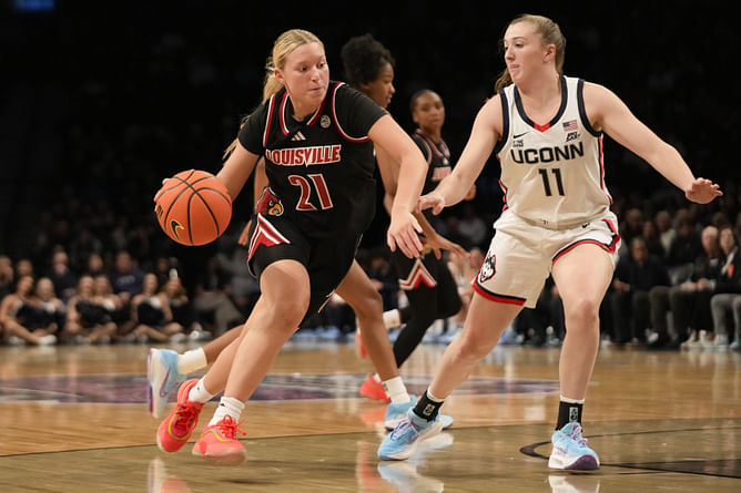 Injured Paige Bueckers reacts to Allie Ziebell's masterclass vs Xavier