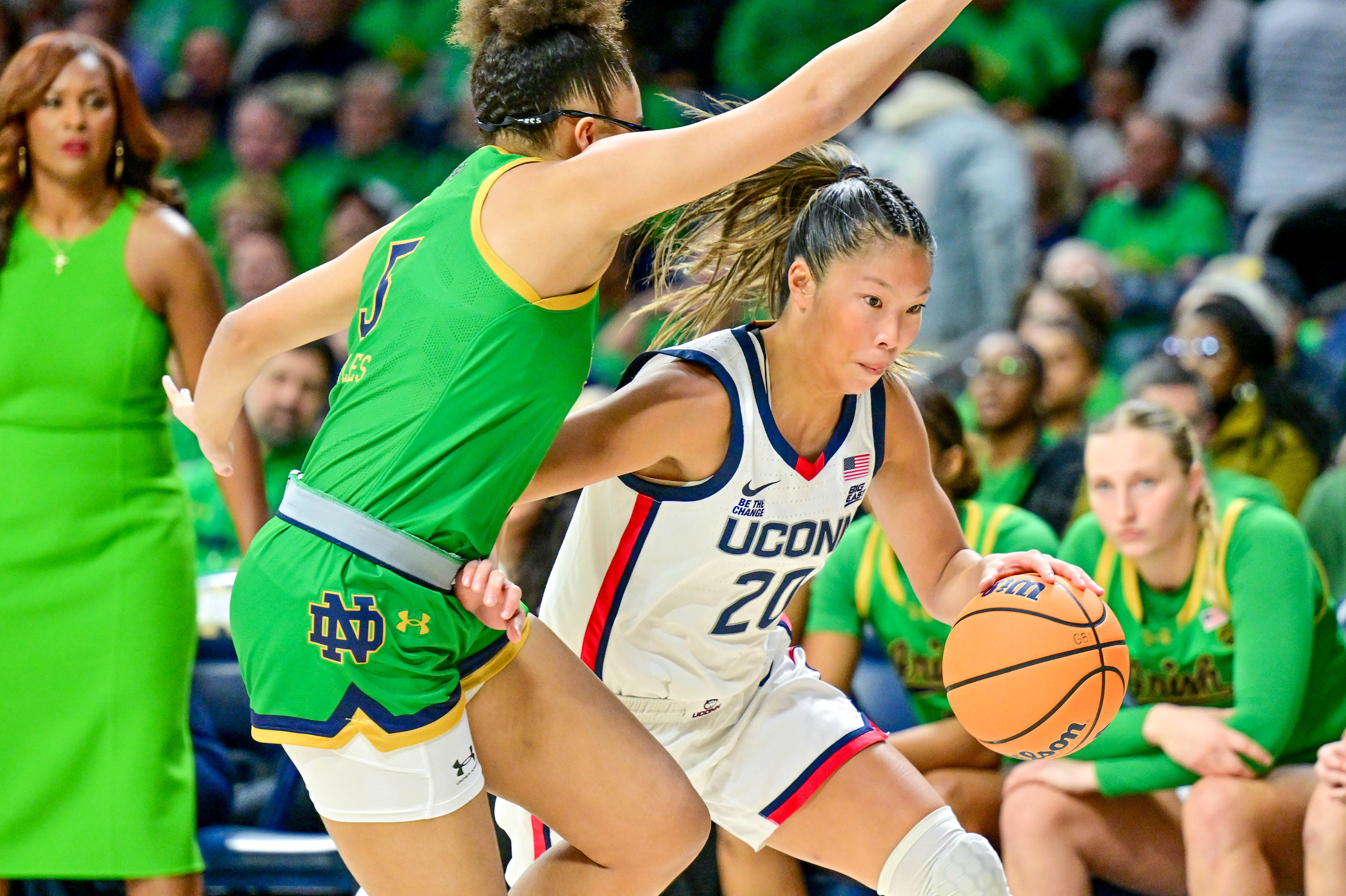 UConn Huskies guard Kaitlyn Chen (#20) attacks the defense of Notre Dame Fighting Irish guard Olivia Miles (#5) in the first half of their NCAA game at the Purcell Pavilion. Photo: Imagn