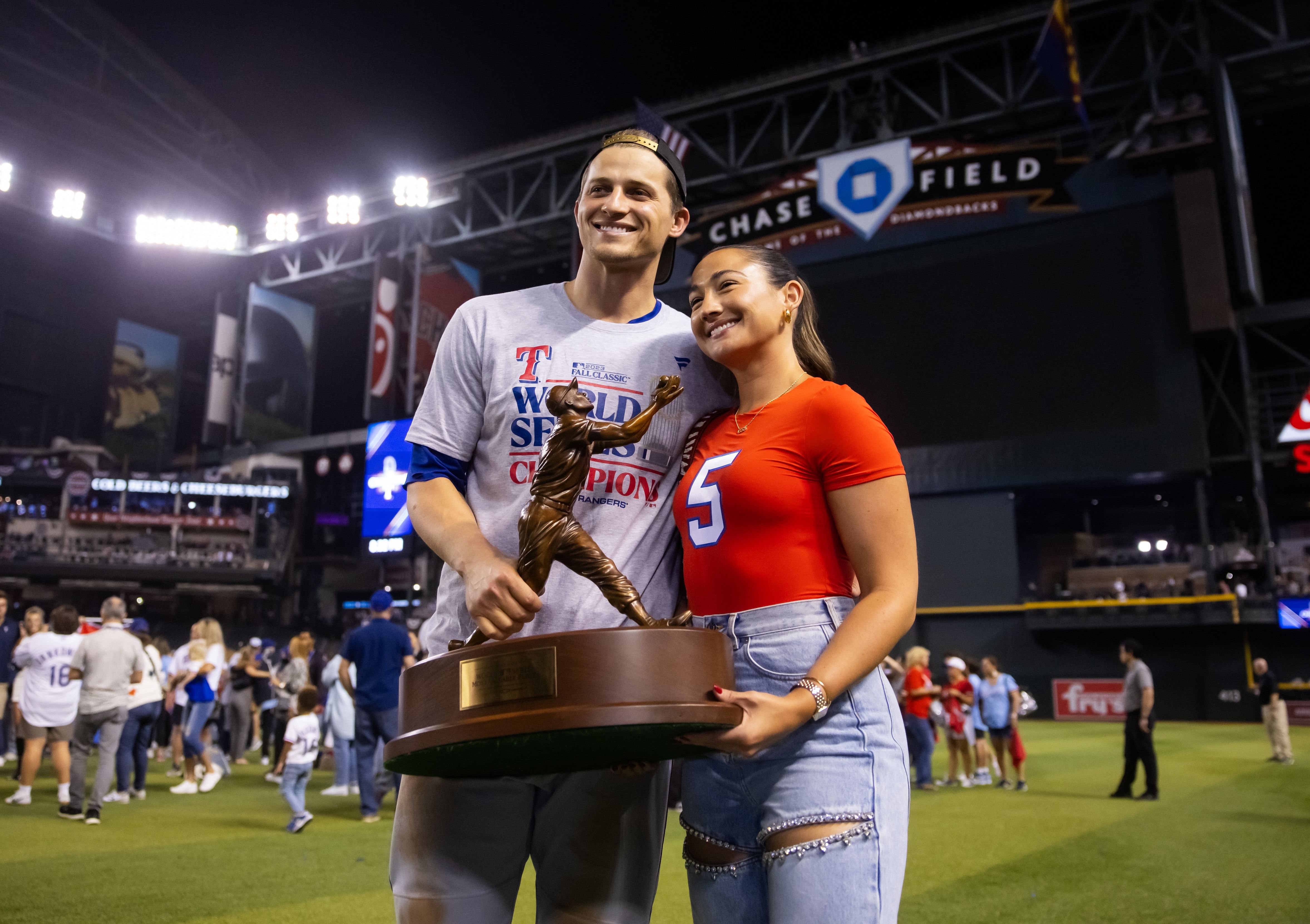 Texas Rangers - Corey Seager and Madisyn (Photo via IMAGN)