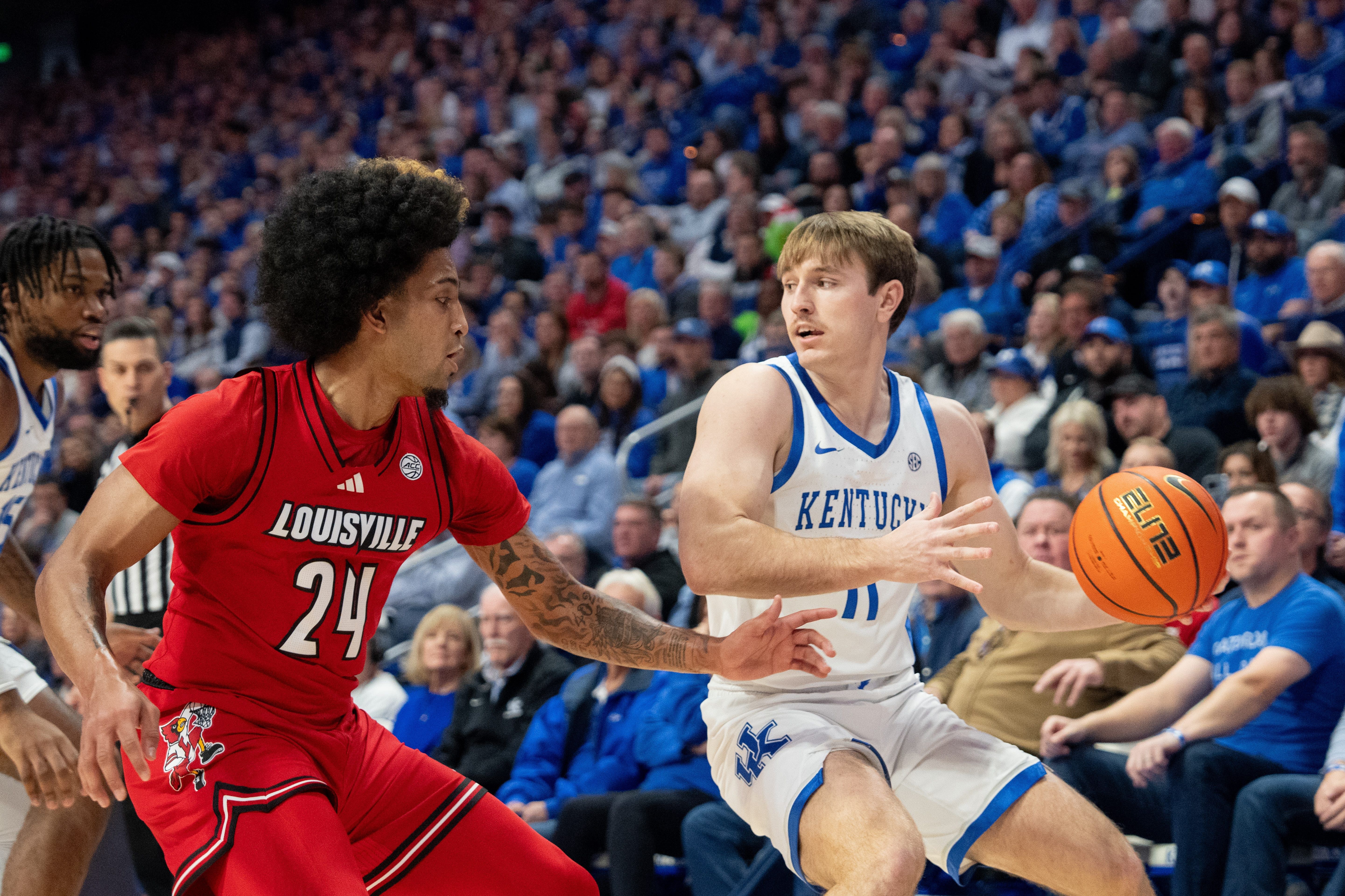 Kentucky Wildcats guard Travis Perry (#11) looks for an open pass around Louisville Cardinals guard Chucky Hepburn (#24) during their game on Saturday, Dec. 14, 2024, at Rupp Arena. Photo: Imagn