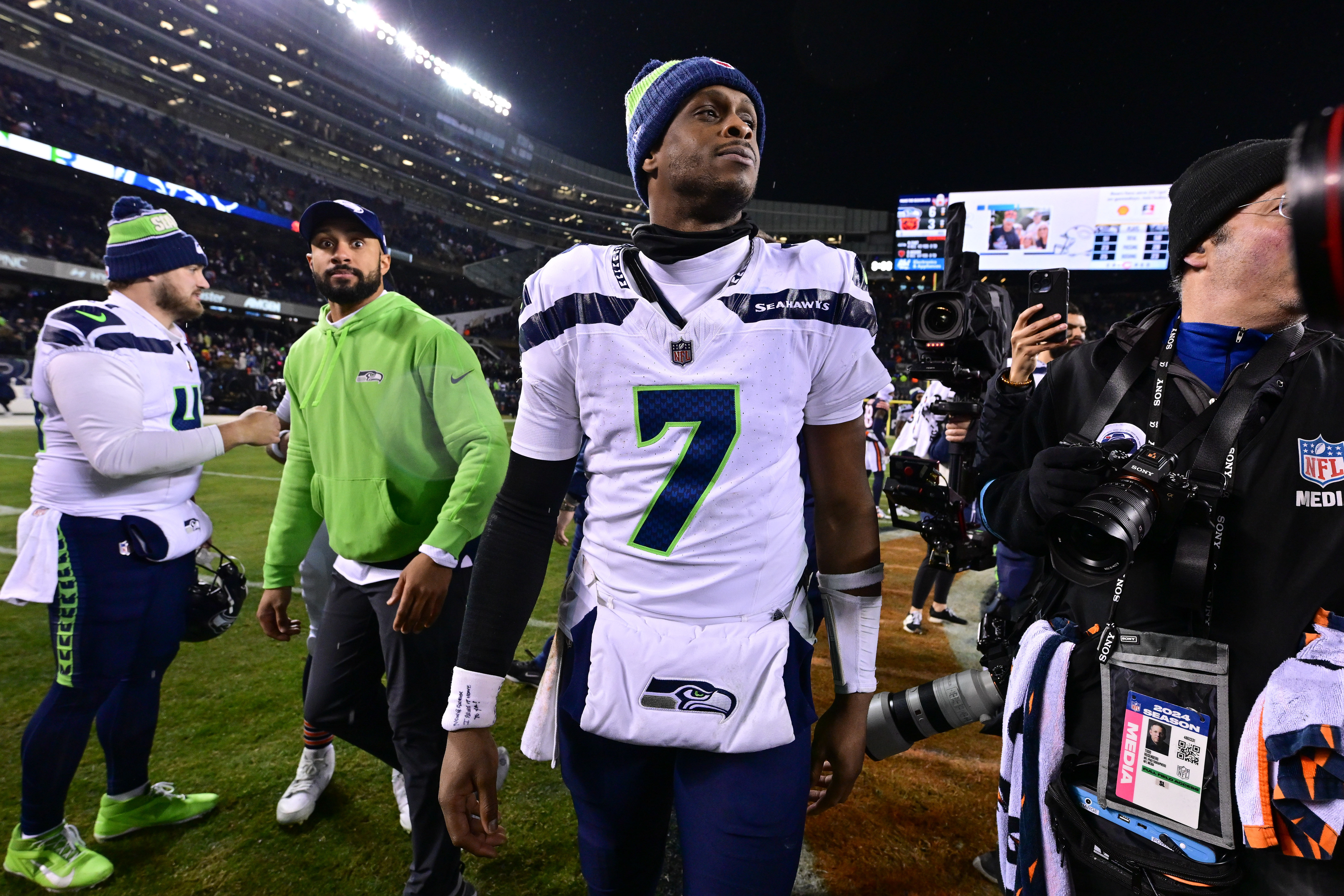 NFL: Seattle Seahawks quarterback Geno Smith walks off the field - Source: Imagn