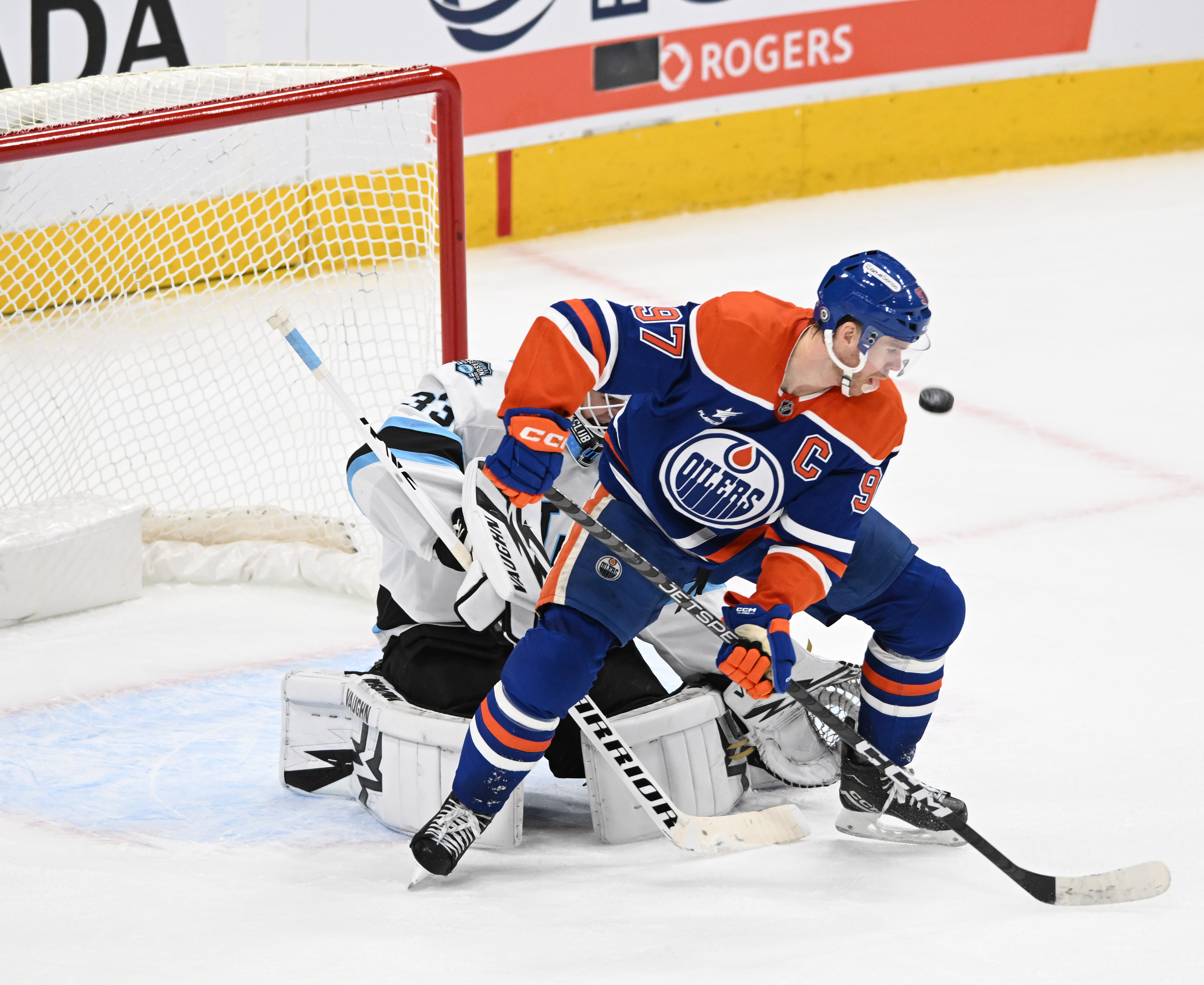 The Edmonton Oilers are favored to win the game against the Boston Bruins on Tuesday. (Credits: IMAGN)