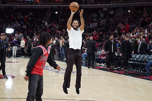 Derrick Rose is being kept busy by his sons PJ and London after retirement. (Photo: IMAGN)