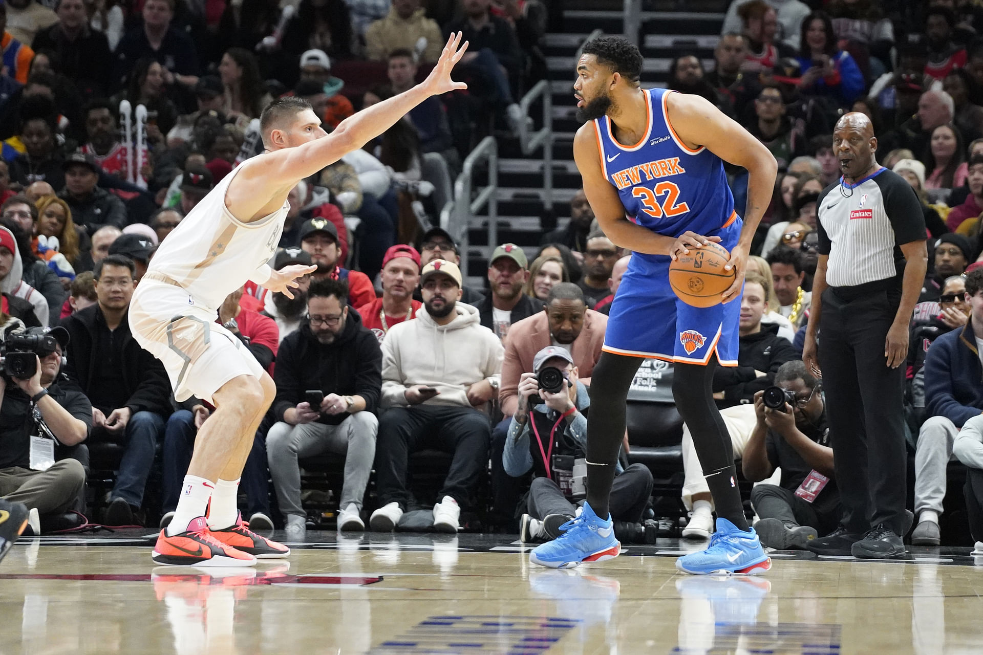 New York Knicks center Karl-Anthony Towns controls the ball against Chicago Bulls center Nikola Vucevic at United Center (Credits: IMAGN)