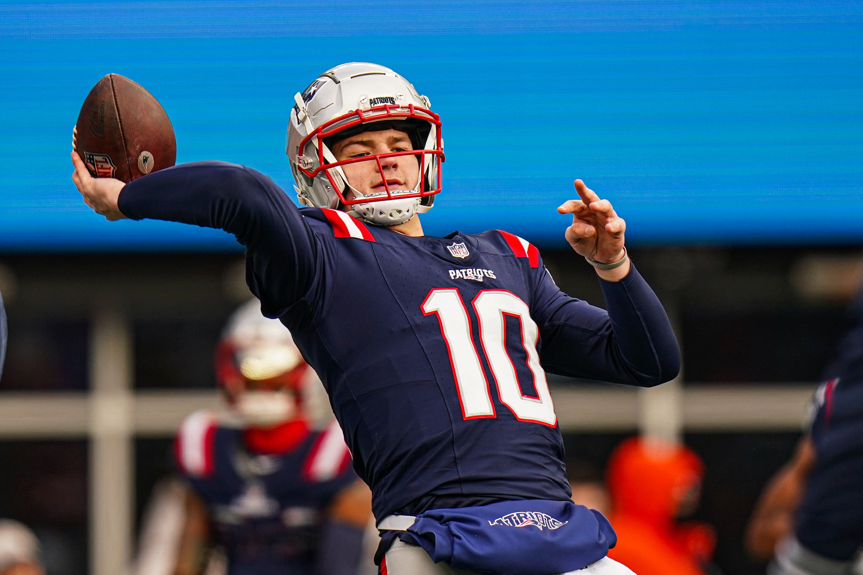 New England Patriots quarterback Drake Maye (10) warms up before the start of an NFL game. (Credits: IMAGN)