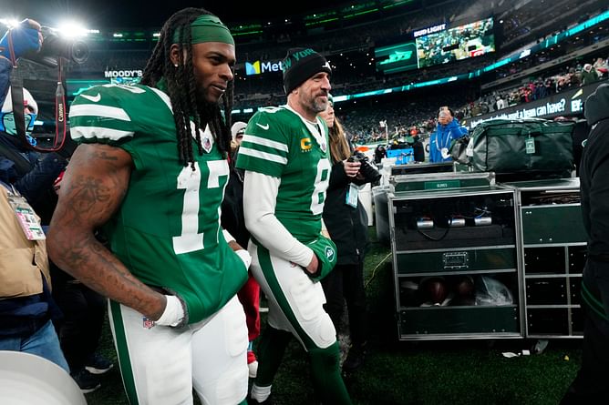 "Just in case it was the last one": Davante Adams was 'jealous' of Aaron Rodgers walking out of Lambeau Field with another player