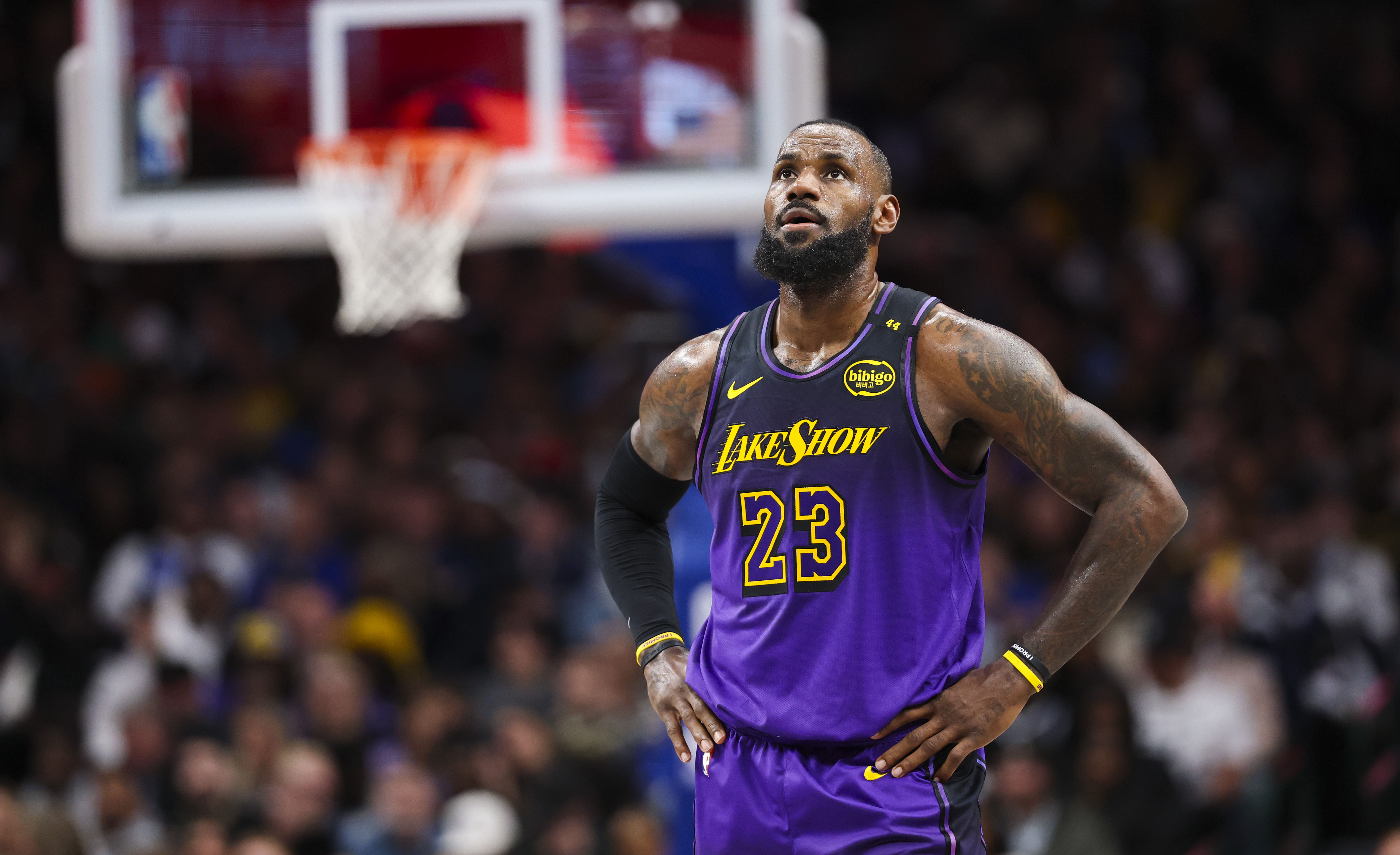 LeBron James sends message regarding Los Angeles wildfire. (Photo: IMAGN)