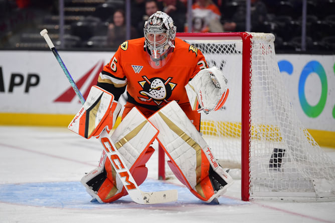“Carolina is uppermost in his mind”: NHL insider drops honest take on John Gibson’s future with Anaheim Ducks