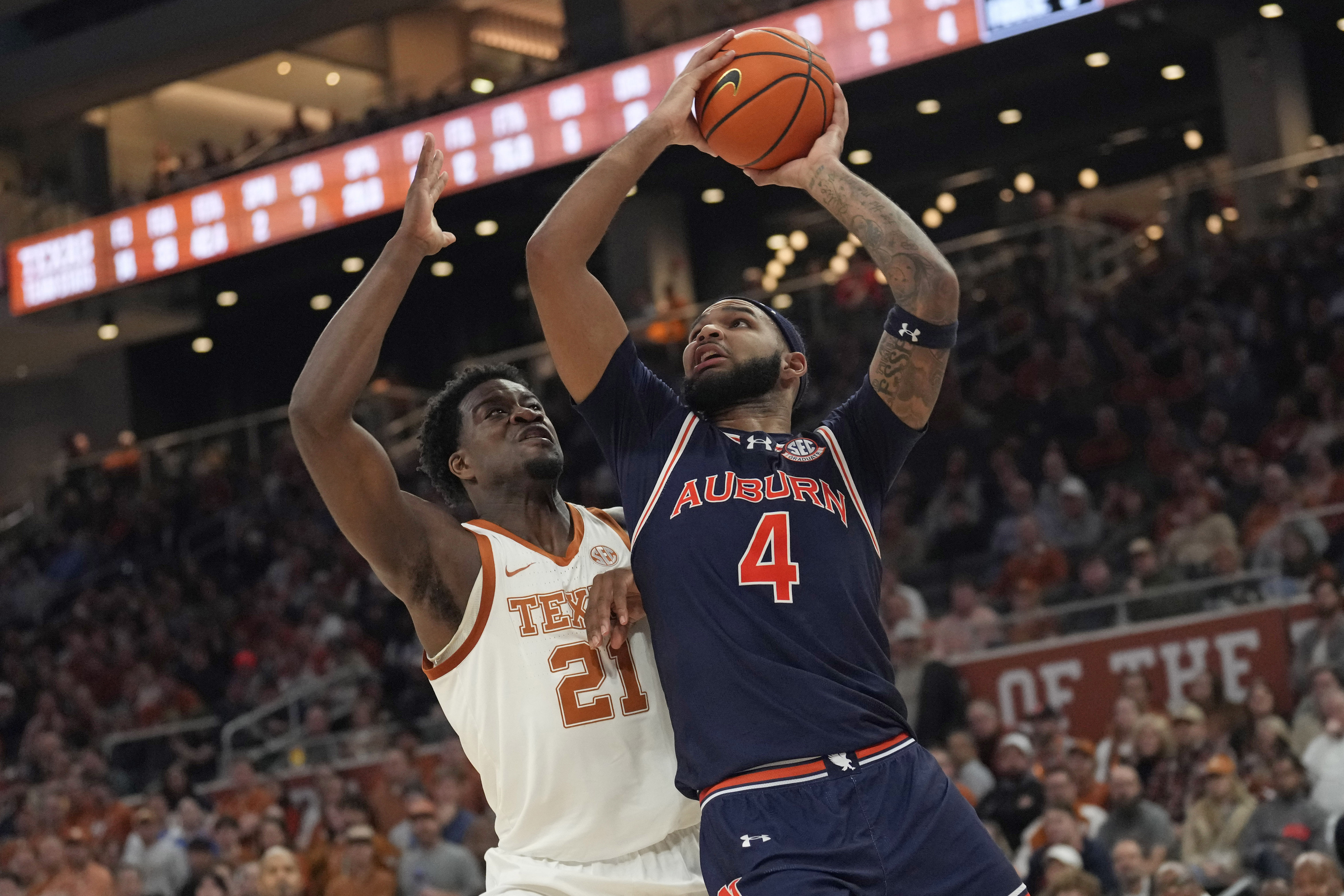 Auburn Tigers forward Johni Broome (#4) drives to the basket against Texas Longhorns forward Ze&#039;Rik Onyema (#21) during the second half at Moody Center. Photo: Imagn