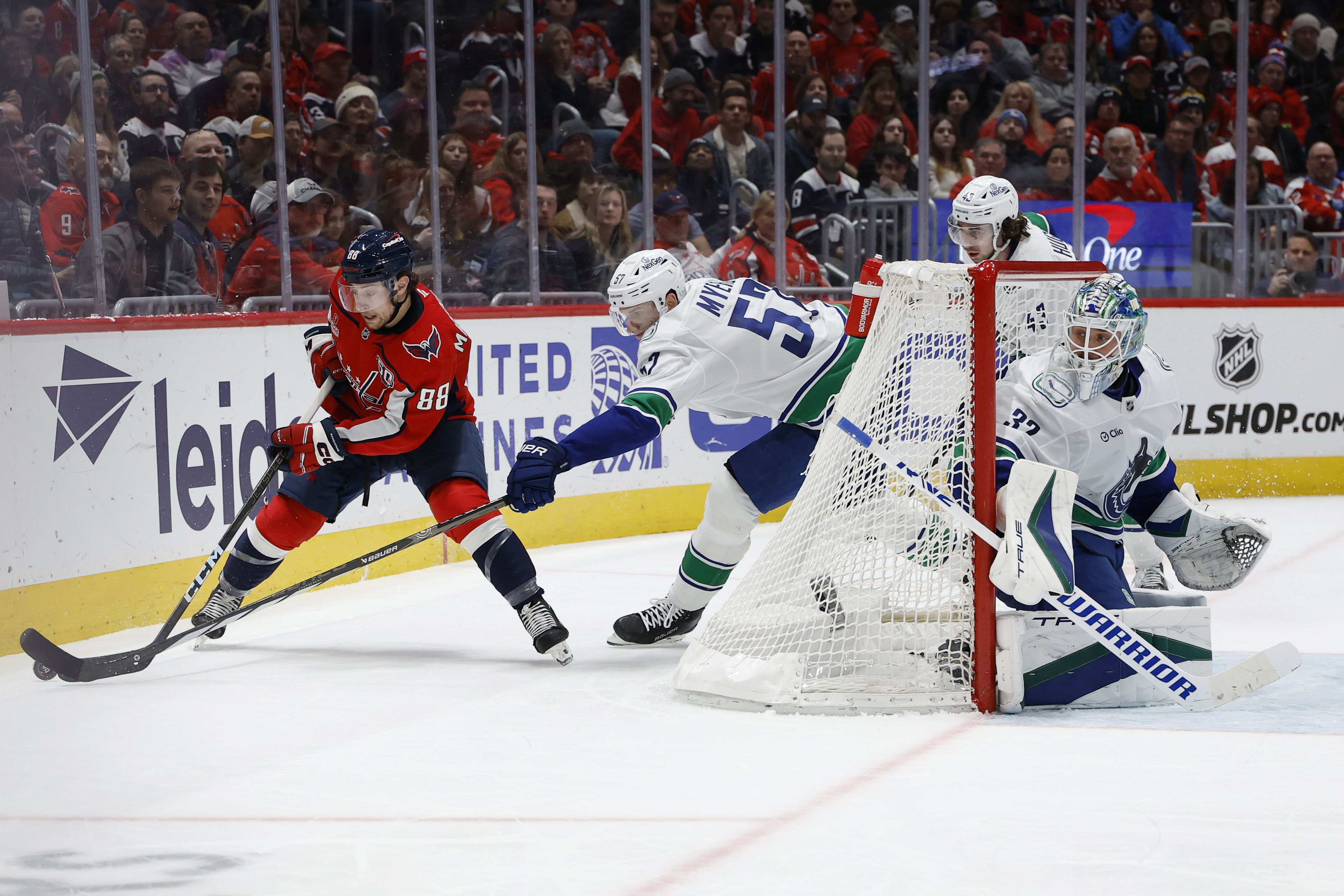 NHL: Vancouver Canucks at Washington Capitals - Source: Imagn