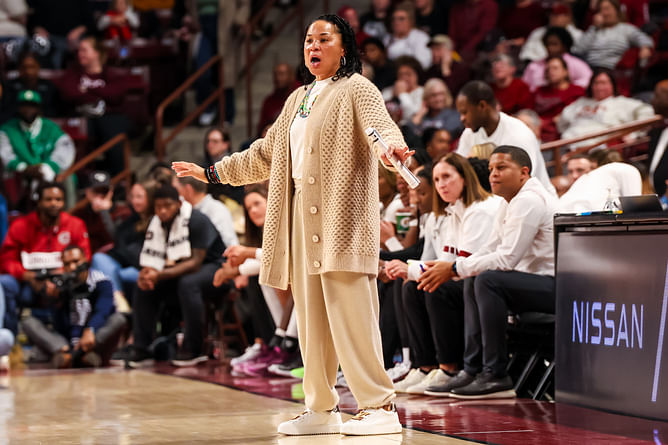 “They can’t control their bodies”: When Dawn Staley talked about losing competitive edge on account of getting hurt “easily”