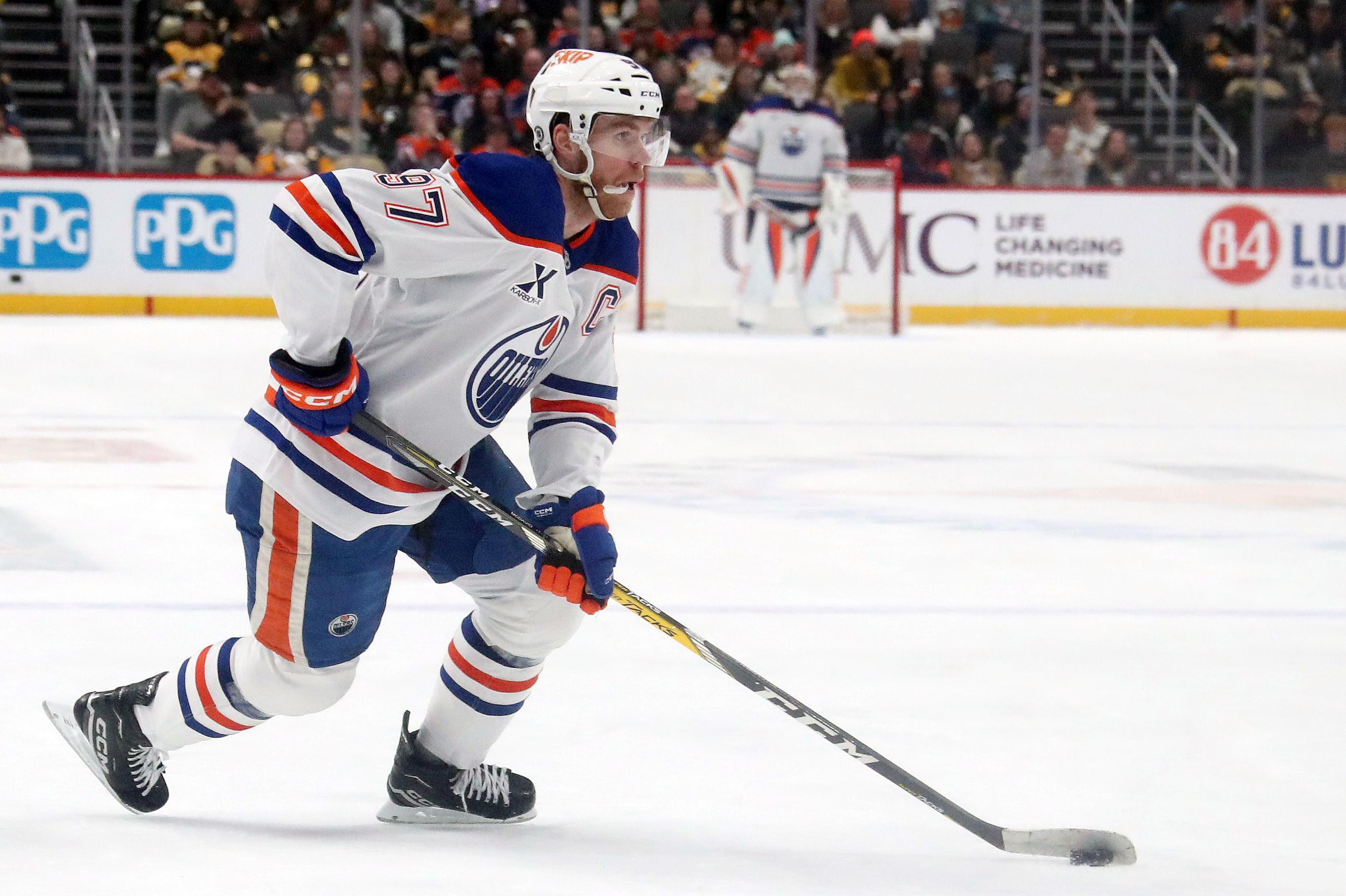 The Edmonton Oilers are favored tonight (Imagn)