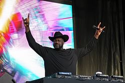 Shaquille O'Neal dominates NFL Wildcard betting with perfect 6-for-6 parlay