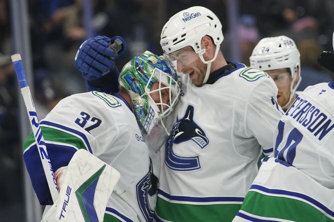 NHL Rumors: Insider claims Vancouver Canucks eyeing long-term contract with Kevin Lankinen