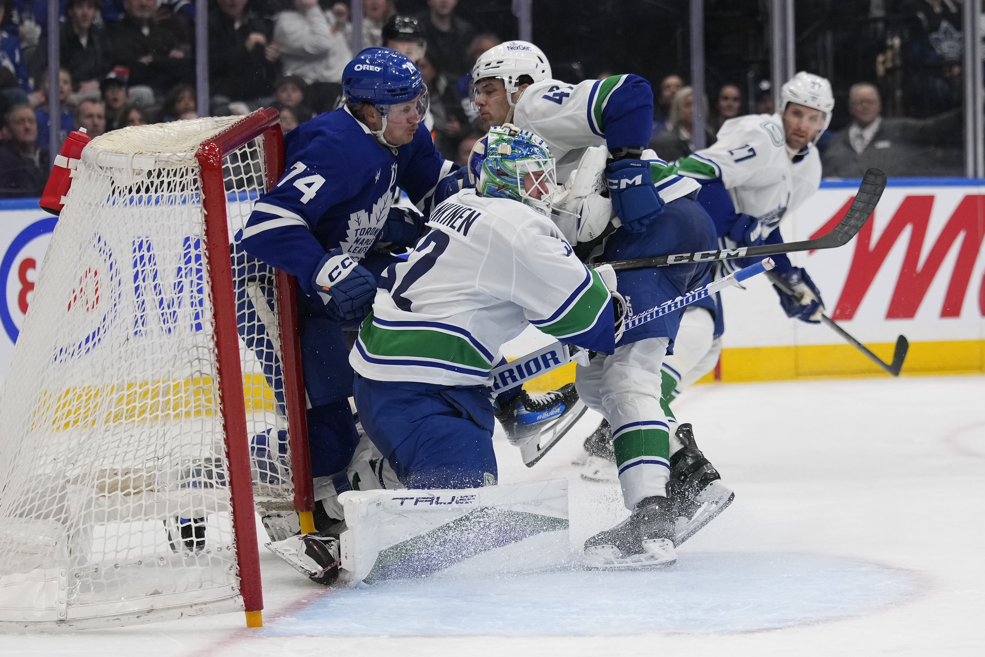 NHL: Vancouver Canucks at Toronto Maple Leafs - Source: Imagn