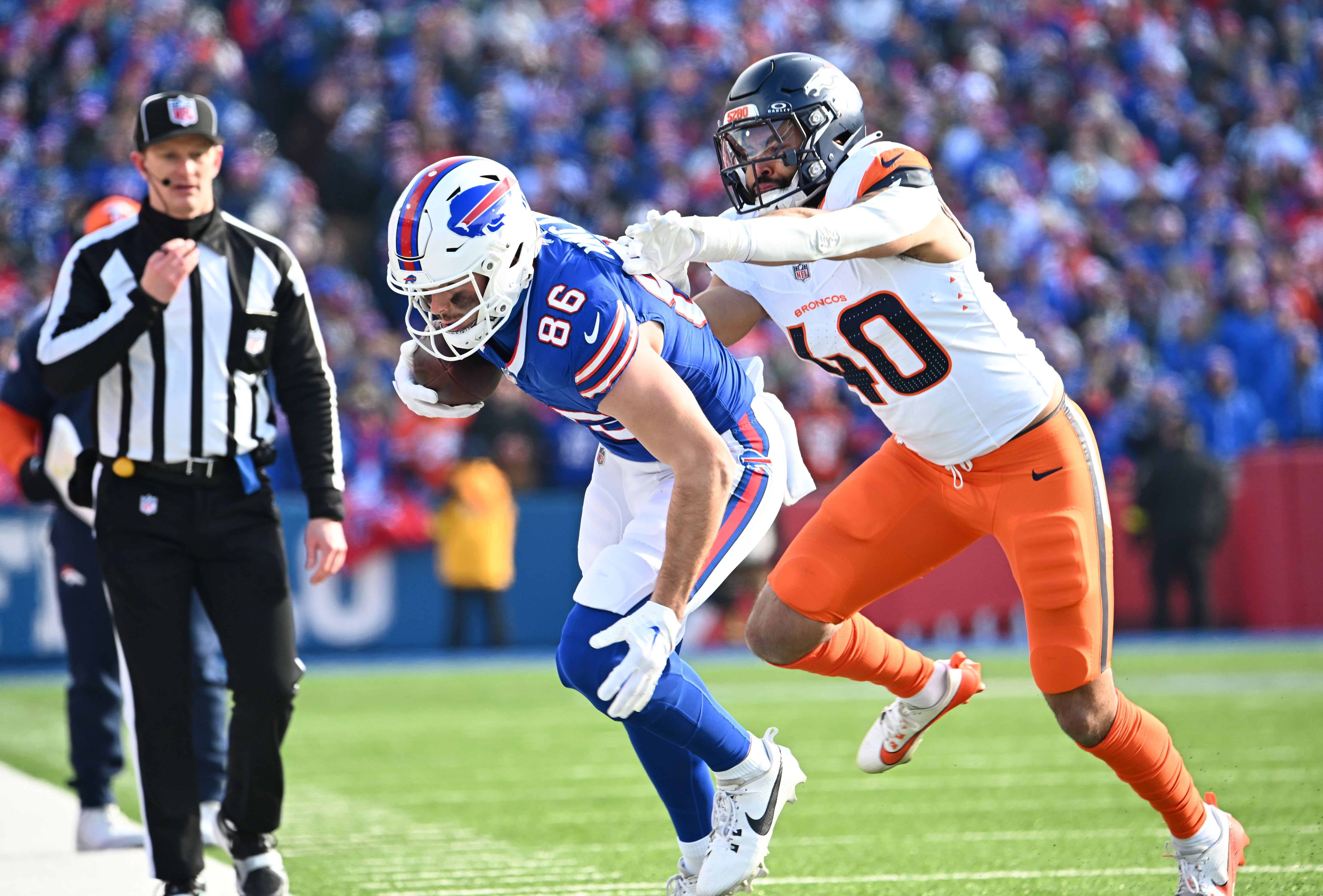 Justin Strnad at Wild Card Round-Denver Broncos at Buffalo Bills - Source: Imagn