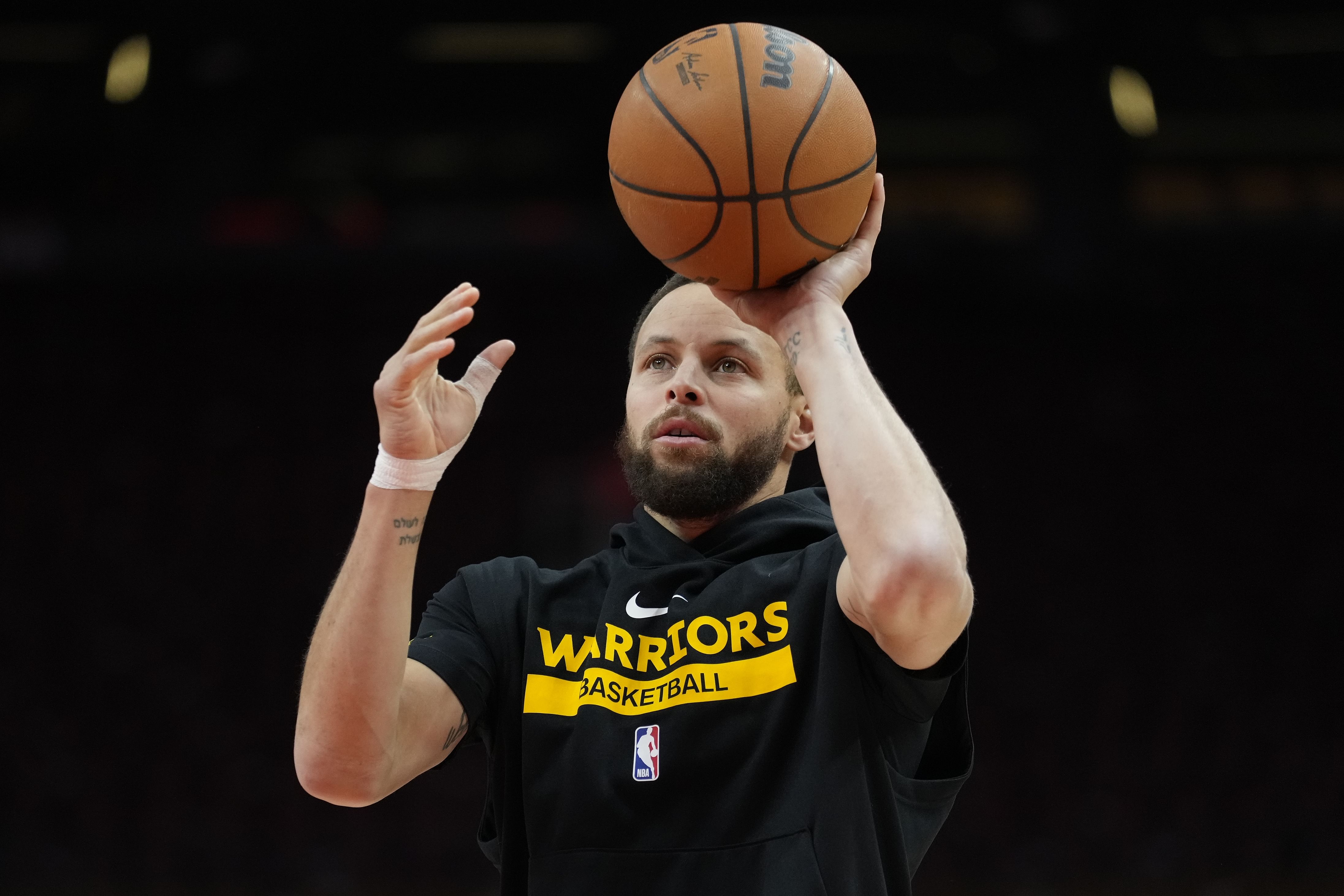 Golden State Warriors guard Stephen Curry during warm up before a game against the Toronto Raptors at Scotiabank Arena. Photo Credit: Imagn