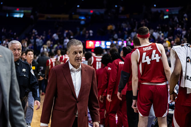 “John Calipari is the Doc Rivers of college basketball”: Hoops fans rip apart Arkansas HC as NCAA analyst unloads on poor season