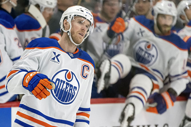 Kris Knoblauch makes feelings known after Connor McDavid knocks on Wayne Gretzky's door for all-time Oilers points record