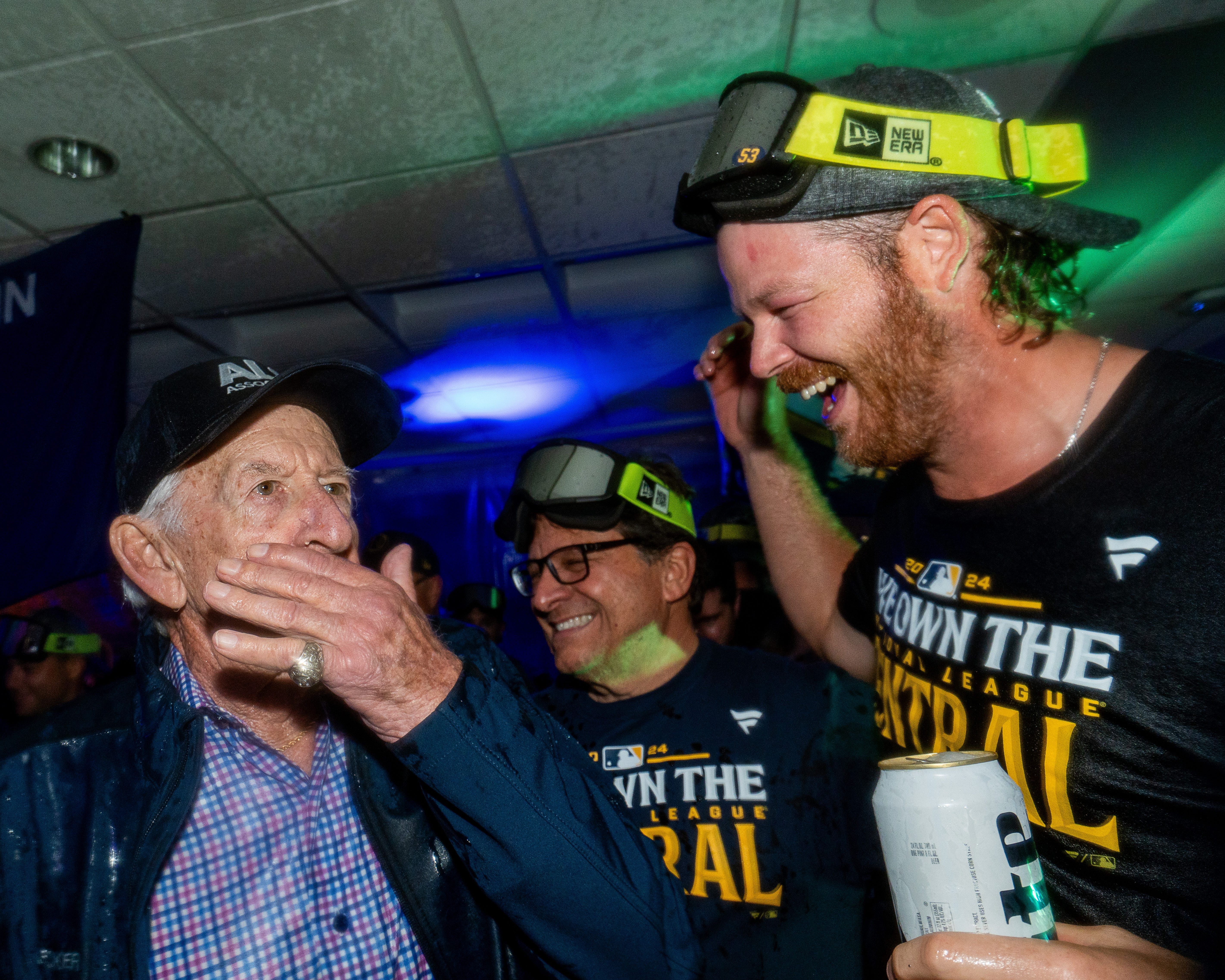 Bob Uecker celebrating Milwaukee Brewers&#039; 2024 NL Central Championship win (Source: Imagn)