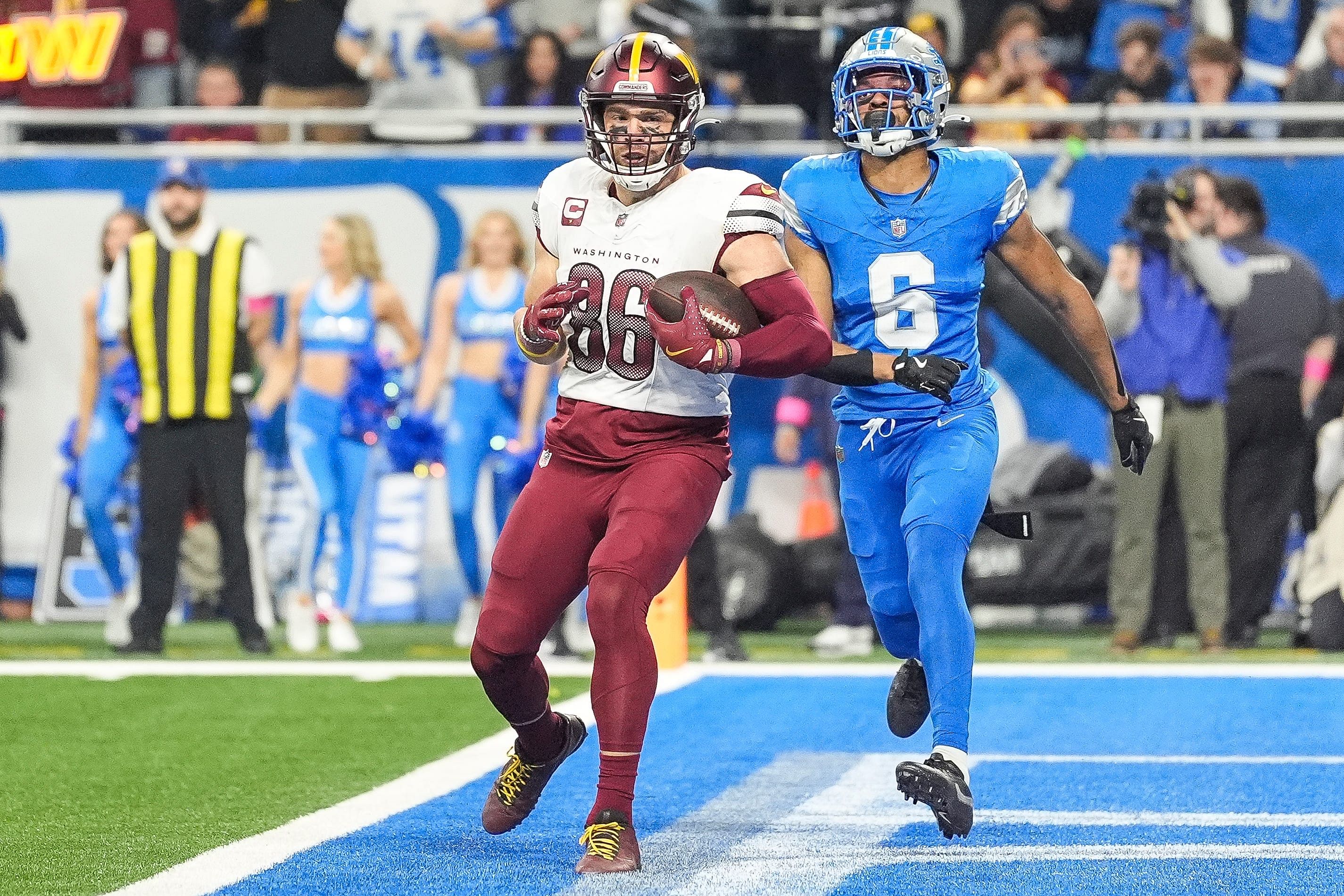 Zach Ertz scores a touchdown against the Detroit Lions - Source: Imagn