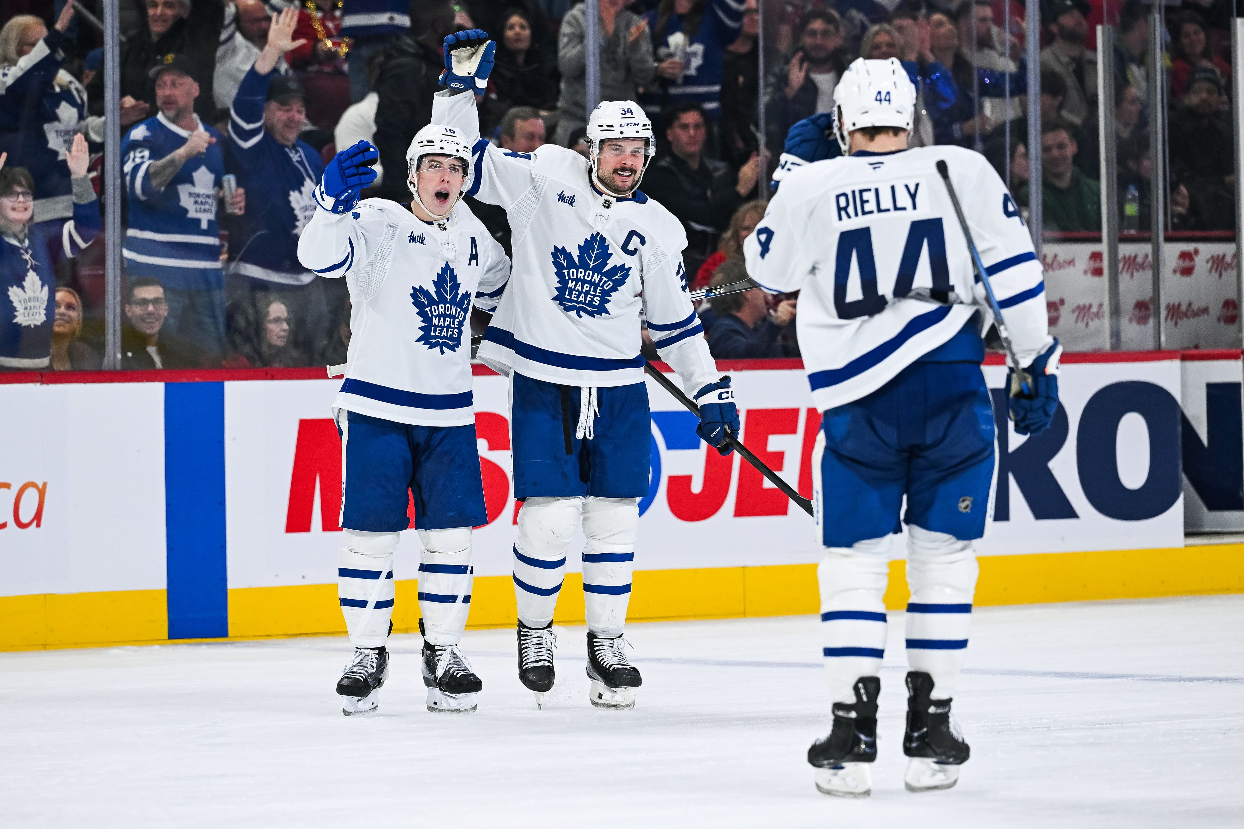 Jan 18, 2025; Montreal, Quebec, CAN; Toronto Maple Leafs center Auston Matthews (34) celebrates with his teammates his goal against the Montreal Canadiens during the third period at Bell Centre. Mandatory Credit: David Kirouac-Imagn Images - Source: Imagn